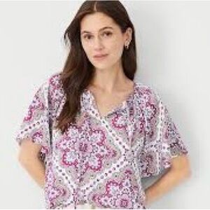 Ann Taylor Purple and Cream Print Flounce Sleeve Popover Blouse. Size Small.